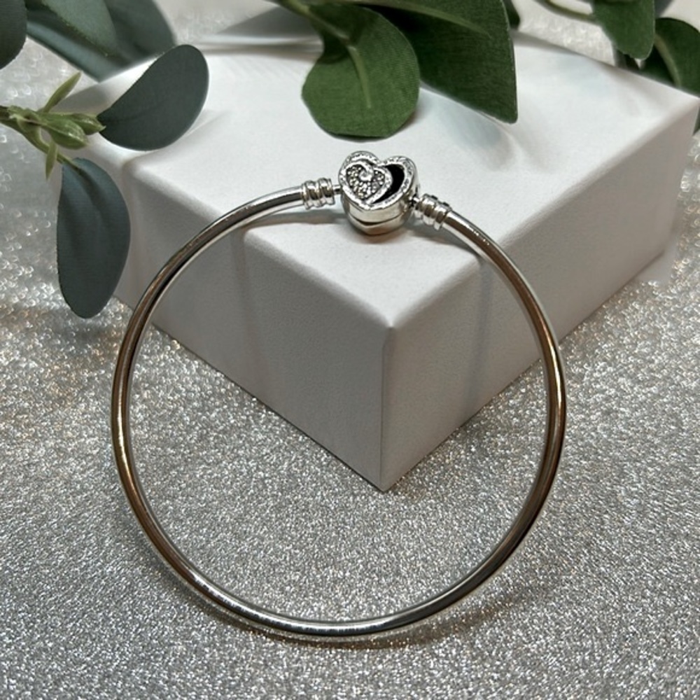 Pandora Moments Limited Edition Entwined Infinite Hearts Clasp Bangle NWOT